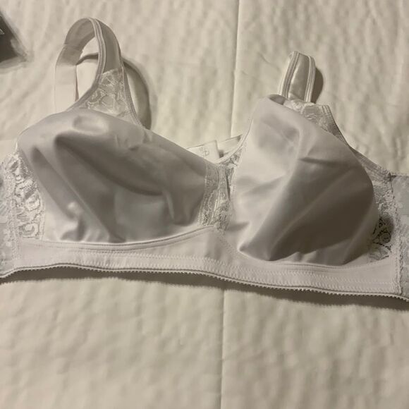 Playtex 18 hour all around smoothing bra. Size 44C white shoulder comfort bra - Picture 2 of 8
